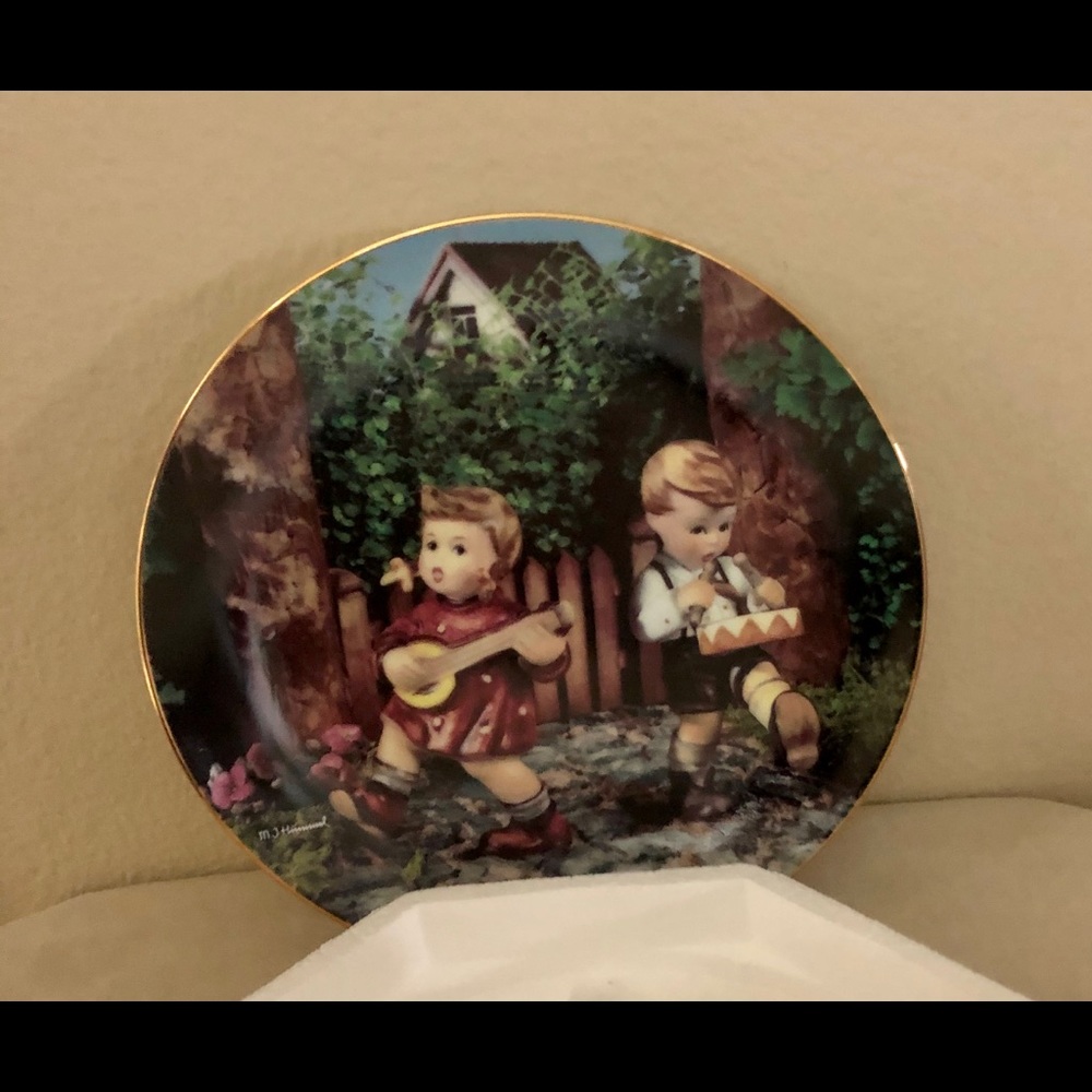 M.J. Hummel “Private Parade” Collectible Plate - Picture 3 of 6